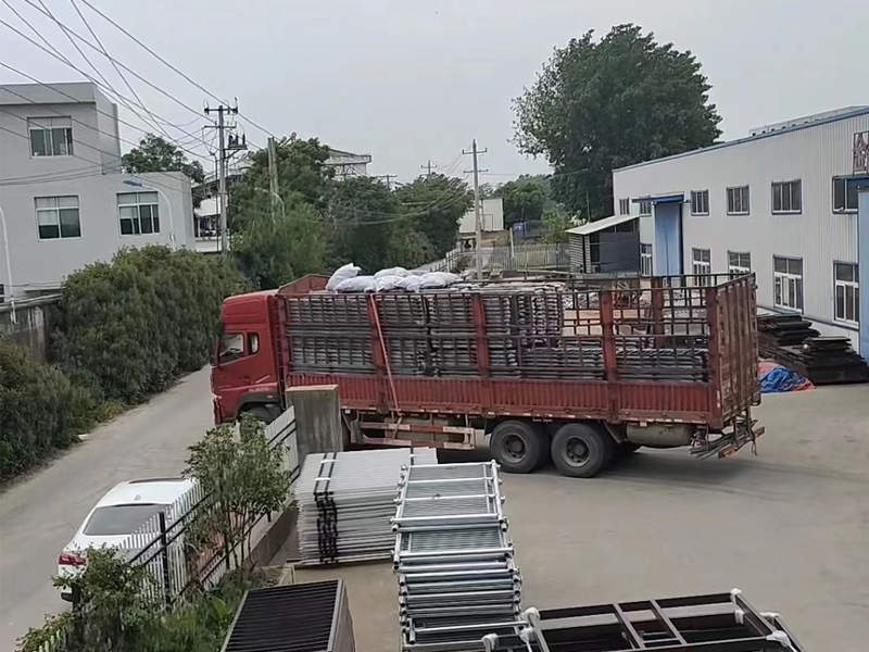 金用護欄2023年5月17日鋅鋼飄窗欄桿裝車發貨! 金用護欄2023年5月17日鋅鋼飄窗欄桿裝車發貨!