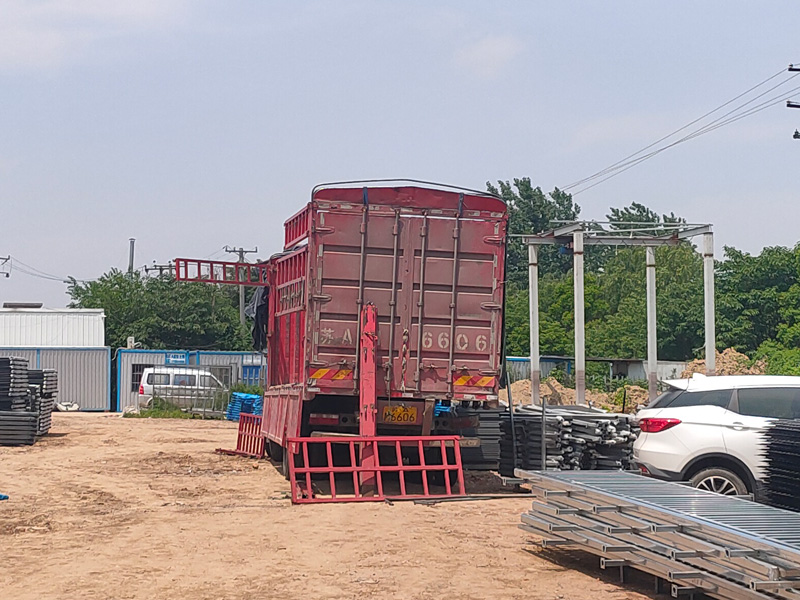 2023年5月25日鋅鋼飄窗護(hù)欄裝車(chē)發(fā)貨！