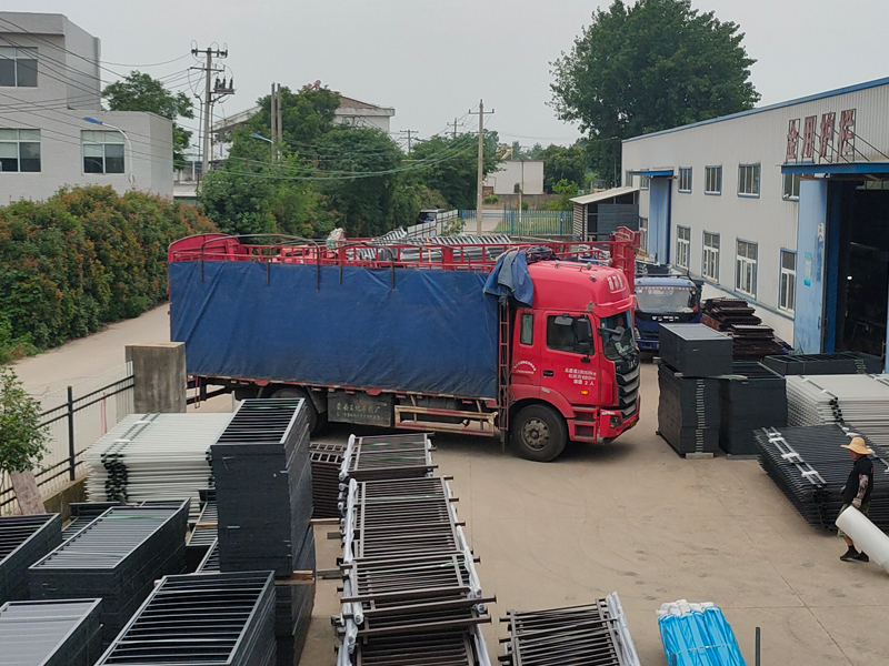 2023年6月8日鋅鋼落地窗欄桿裝車發貨! 2023年6月8日鋅鋼落地窗欄桿裝車發貨!