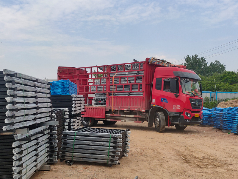 2023年6月9日陽臺護(hù)窗欄桿裝車發(fā)貨！