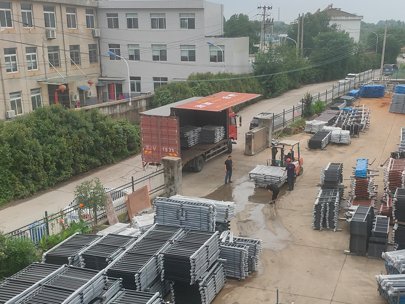 2023年6月25日鋅鋼陽(yáng)臺(tái)欄桿裝車(chē)發(fā)貨! 2023年6月25日鋅鋼陽(yáng)臺(tái)欄桿裝車(chē)發(fā)貨!