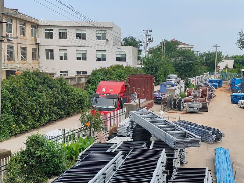 2023年7月8日鋅鋼玻璃護欄裝車發貨！