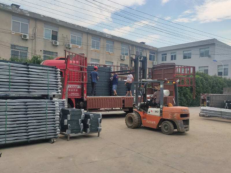 2023年7月12日鋅鋼護窗欄桿裝車發貨! 2023年7月12日鋅鋼護窗欄桿裝車發貨!