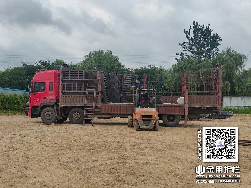 2023年7月31日鋁合金百葉窗裝車發(fā)貨！