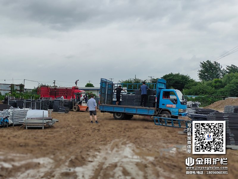 2023年8月2日鋅鋼飄窗欄桿裝車發貨！