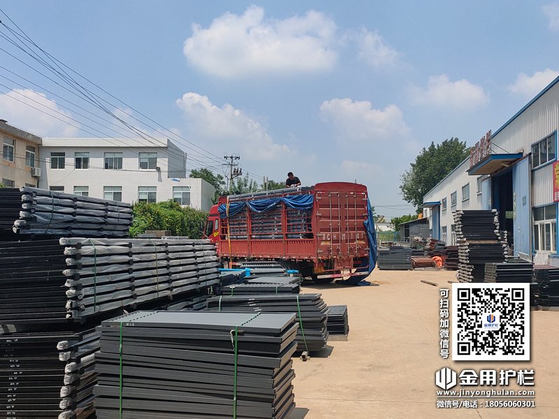 2023年8月15日鋅鋼玻璃欄桿裝車發貨! 2023年8月15日鋅鋼玻璃欄桿裝車發貨!