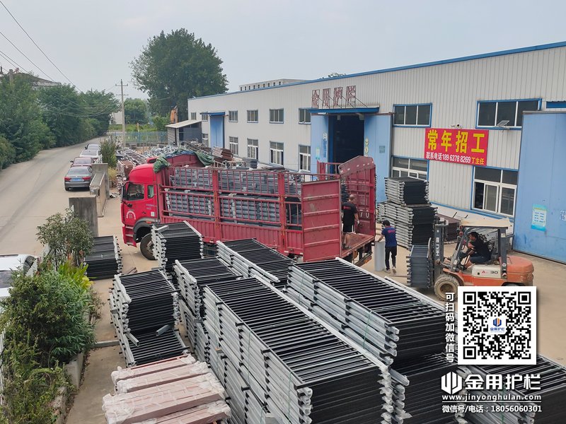 2023年8月17日鋅鋼玻璃欄桿裝車發貨！