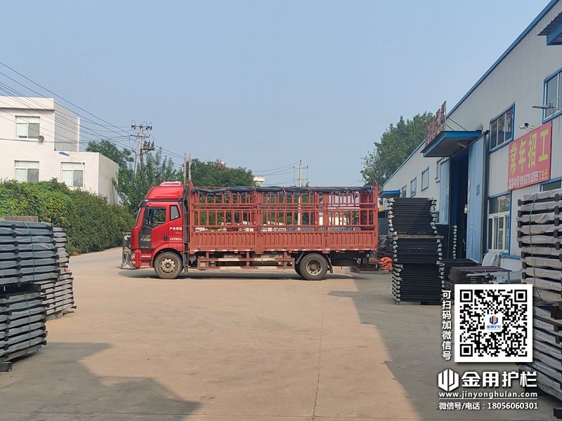 2023年8月19日鋅鋼百葉窗裝車發(fā)貨！