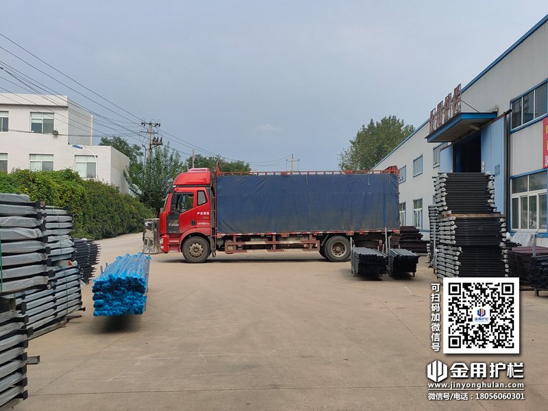 2023年8月30日鋅鋼百葉窗裝車發(fā)貨！