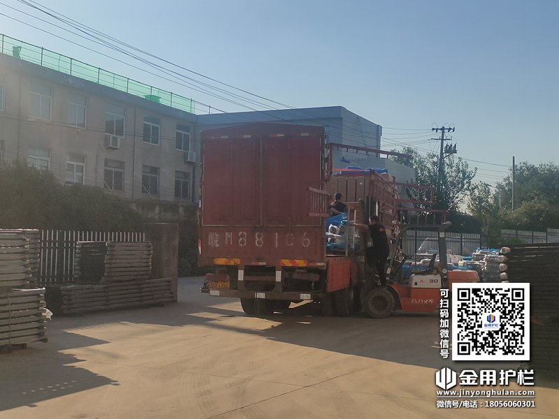 2023年10月21日鋅鋼組裝護欄裝車發貨! 2023年10月21日鋅鋼組裝護欄裝車發貨!