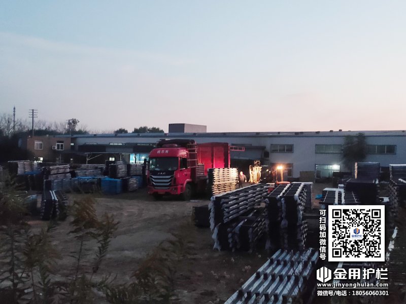 2023年11月11日鋅鋼飄窗欄桿裝車發貨！