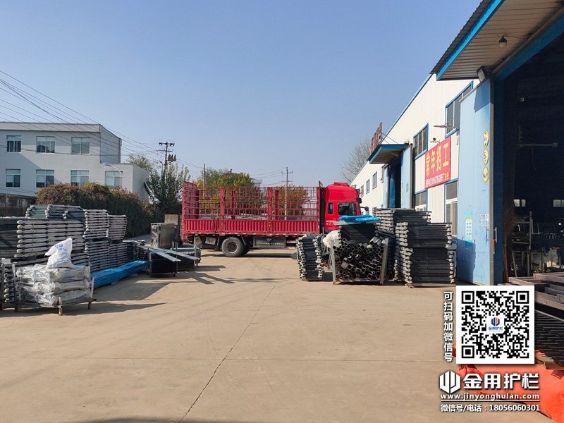 2023年12月2日鋅鋼護(hù)窗欄桿裝車發(fā)貨! 2023年12月2日鋅鋼護(hù)窗欄桿裝車發(fā)貨!