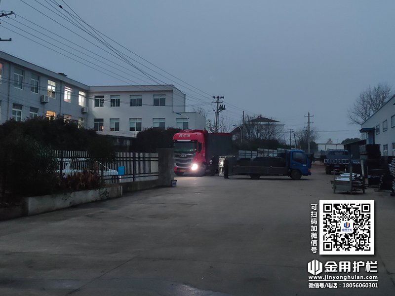 2023年12月15日鋅鋼連廊欄桿裝車發(fā)貨！