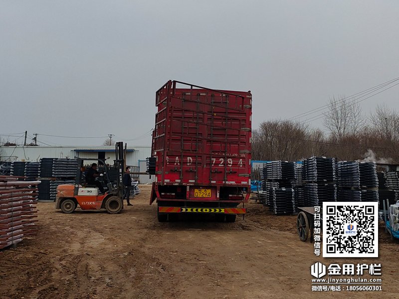 2024年1月8日鋅鋼樓梯欄桿裝車發(fā)貨！