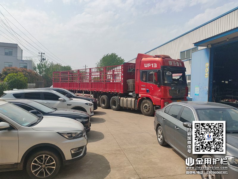 2024年4月15日鋅鋼陽(yáng)臺(tái)護(hù)欄裝車發(fā)貨！