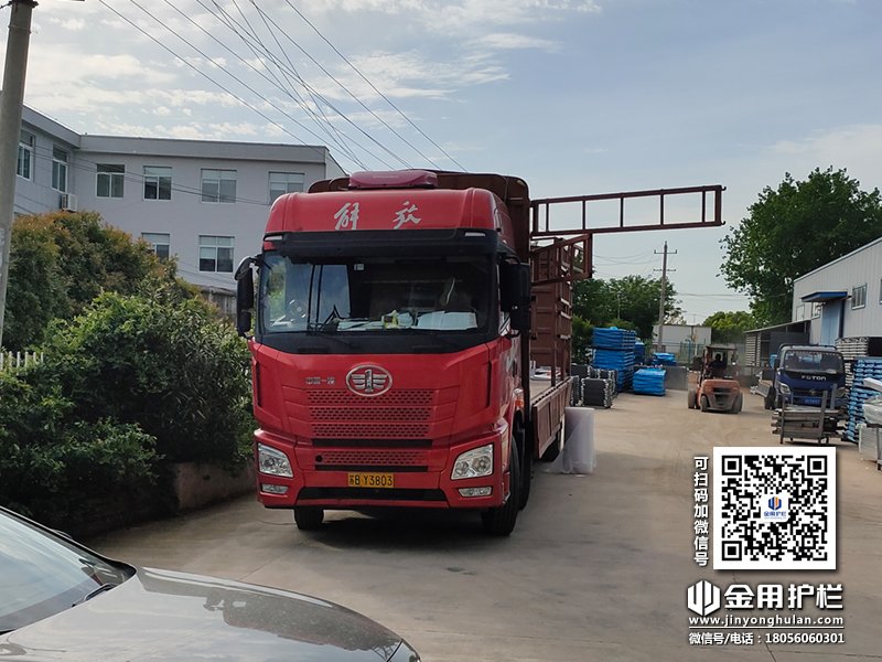 2024年4月24日鋅鋼護(hù)窗欄桿裝車(chē)發(fā)貨！