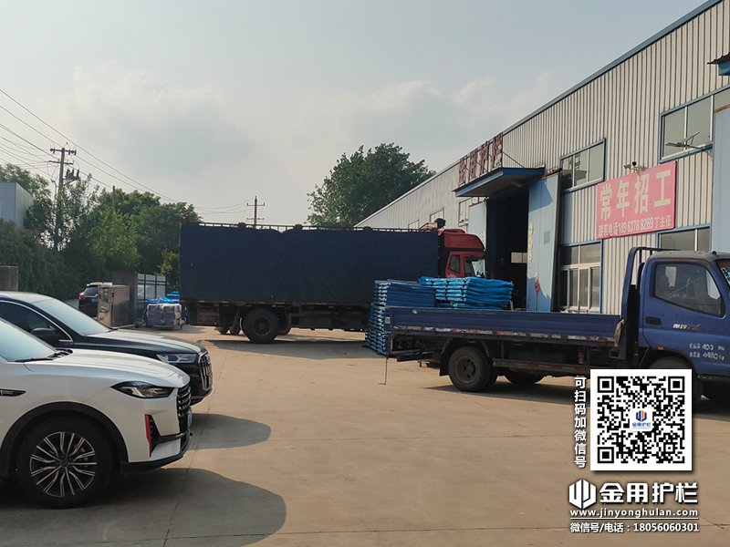 2024年5月6日鋅鋼飄窗欄桿裝車發(fā)貨！