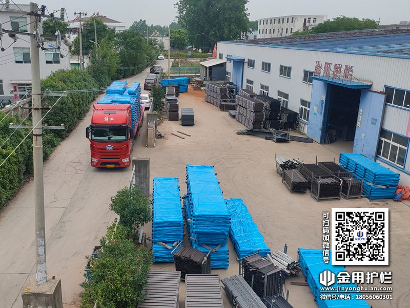  2024年6月25日鋅鋼陽(yáng)臺(tái)護(hù)欄裝車發(fā)貨！