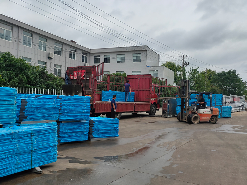 2024年7月27日鋅鋼陽臺欄桿裝車發(fā)貨! 2024年7月27日鋅鋼陽臺欄桿裝車發(fā)貨!