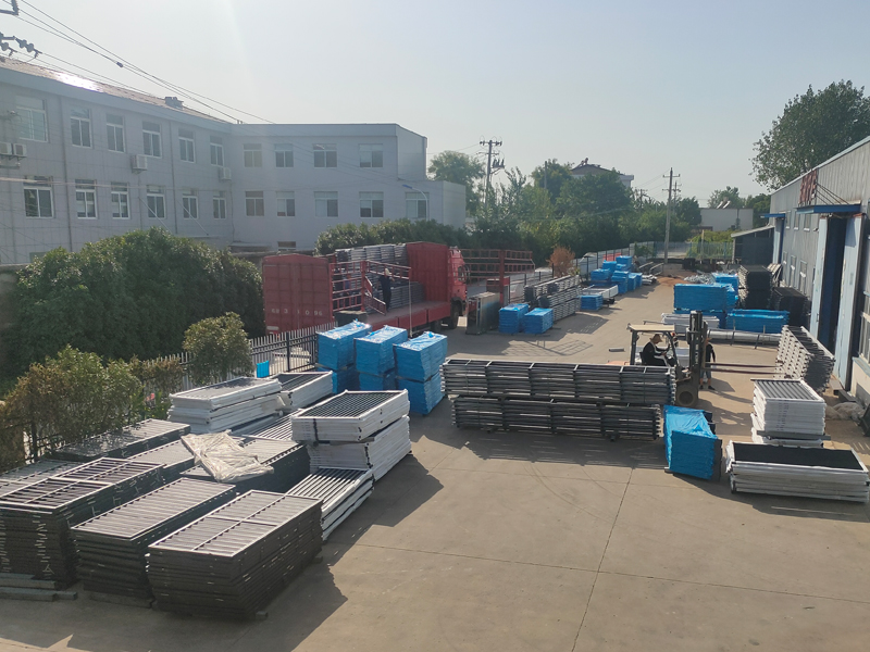 2024年8月12日鋅鋼玻璃欄桿裝車發貨! 2024年8月12日鋅鋼玻璃欄桿裝車發貨!