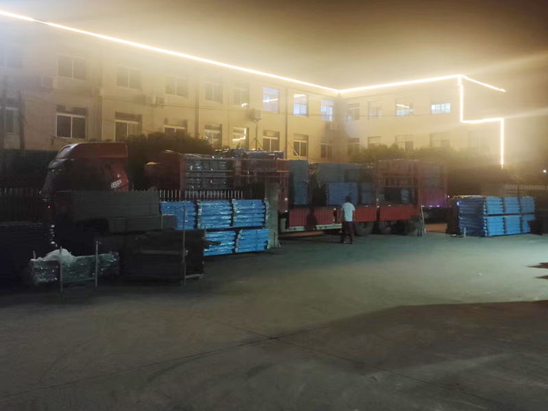 2024年9月30日鋅鋼陽臺欄桿裝車發(fā)貨! 2024年9月30日鋅鋼陽臺欄桿裝車發(fā)貨!