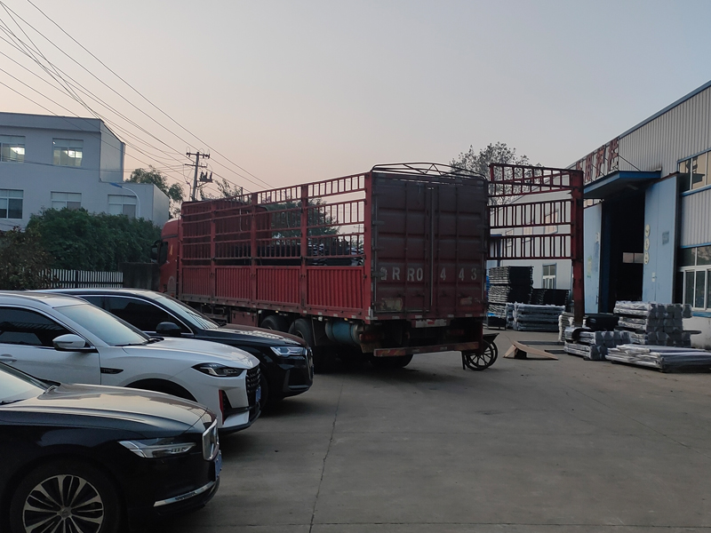 2024年10月25日鋅鋼百葉窗裝車發貨! 2024年10月25日鋅鋼百葉窗裝車發貨!