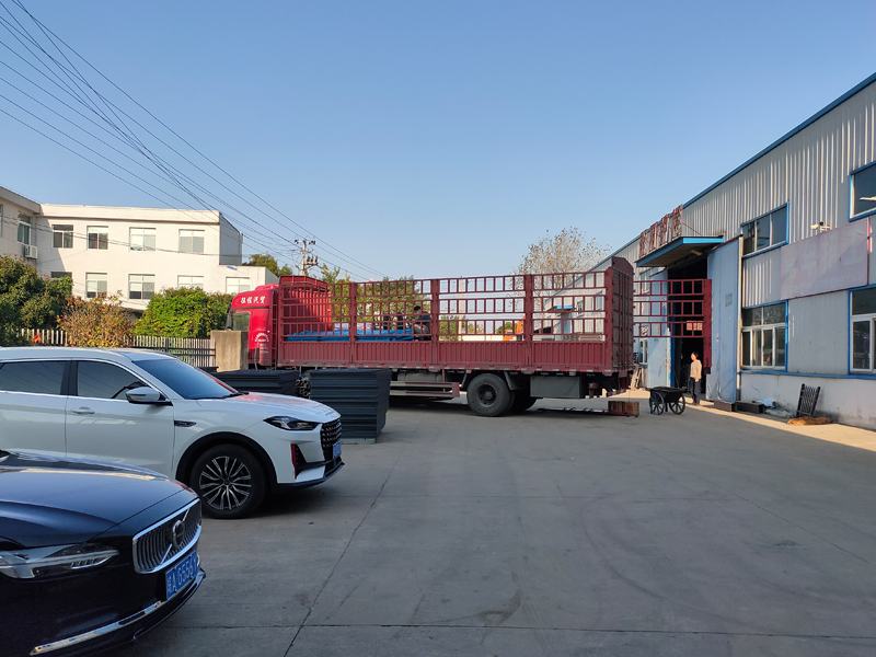 2024年11月7日鋅鋼連廊欄桿裝車發貨！