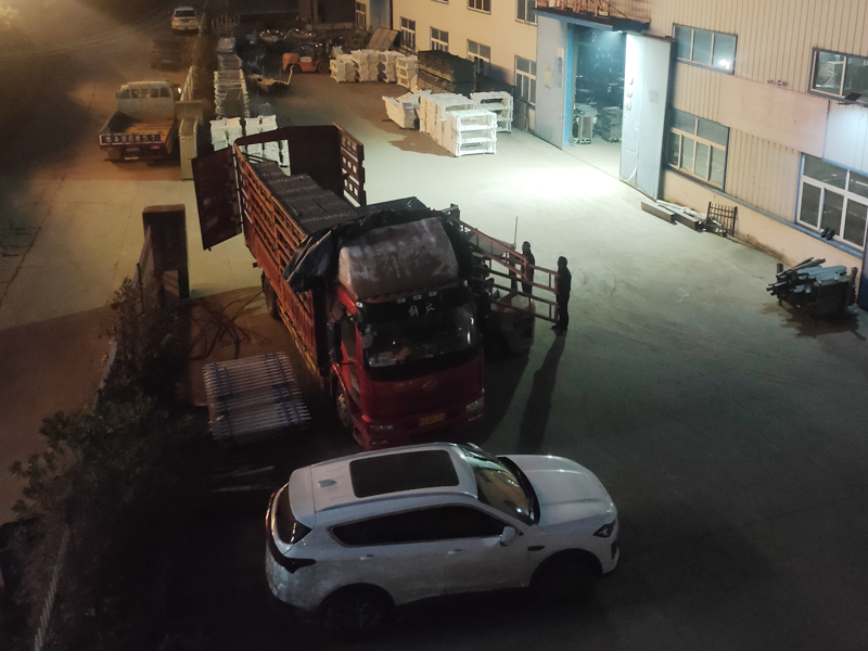 2024年11月22日鋅鋼百葉窗裝車發貨! 2024年11月22日鋅鋼百葉窗裝車發貨!