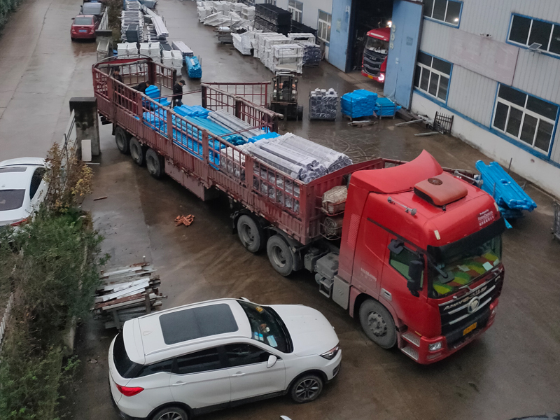 2024年11月25日鋅鋼組裝欄桿裝車發貨! 2024年11月25日鋅鋼組裝欄桿裝車發貨!