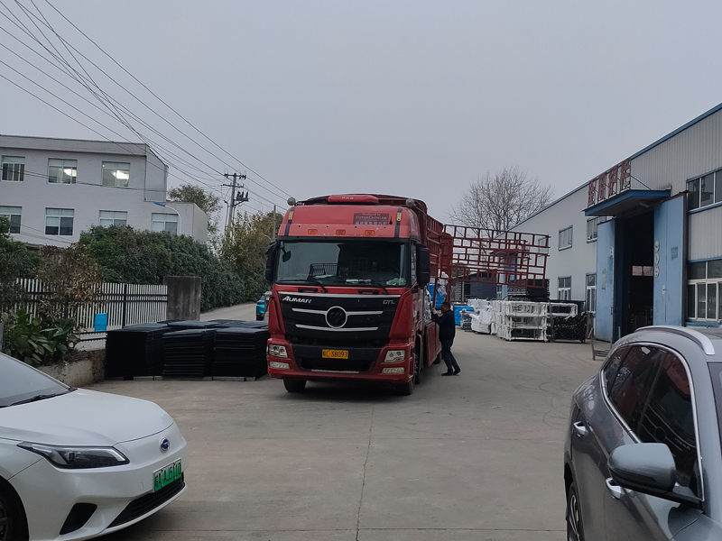 2024年12月6日鋅鋼組裝欄桿裝車發貨! 2024年12月6日鋅鋼組裝欄桿裝車發貨!