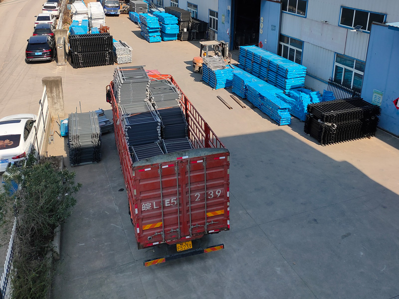 2025年3月18日鋅鋼陽臺護欄裝車發貨! 2025年3月18日鋅鋼陽臺護欄裝車發貨!