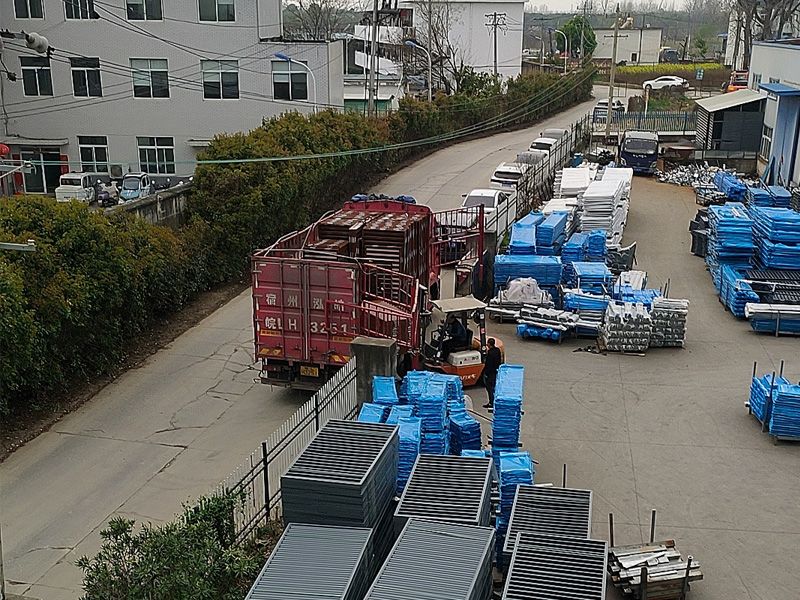 2025年3月28日鋁合金百葉窗裝車發貨！