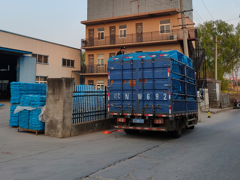 2025年4月2日鋅鋼空調欄桿裝車發貨! 2025年4月2日鋅鋼空調欄桿裝車發貨!