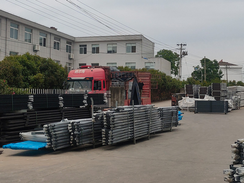 2025年5月17日鋅鋼連廊欄桿裝車發貨！