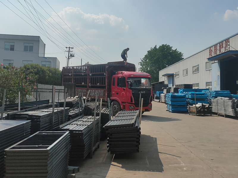 2025年6月6日鋅鋼圍墻護(hù)欄裝車發(fā)貨! 2025年6月6日鋅鋼圍墻護(hù)欄裝車發(fā)貨!