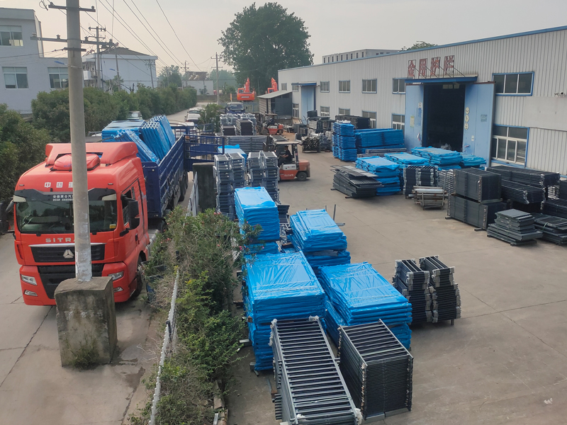 2025年6月9日鋅鋼陽臺(tái)護(hù)欄裝車發(fā)貨！