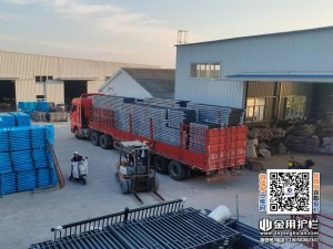 2025年8月4日鋁合金陽臺護欄裝車發貨！