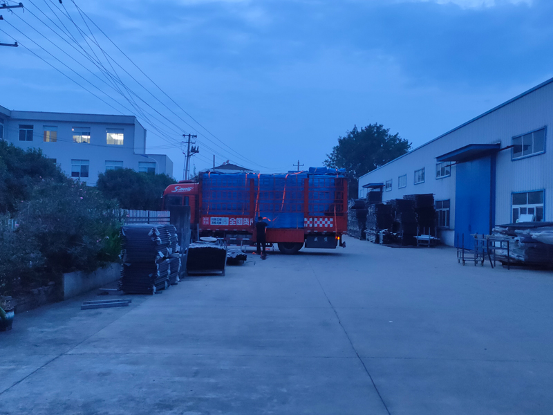 2025年8月27日鋅鋼陽(yáng)臺(tái)護(hù)欄裝車發(fā)貨！